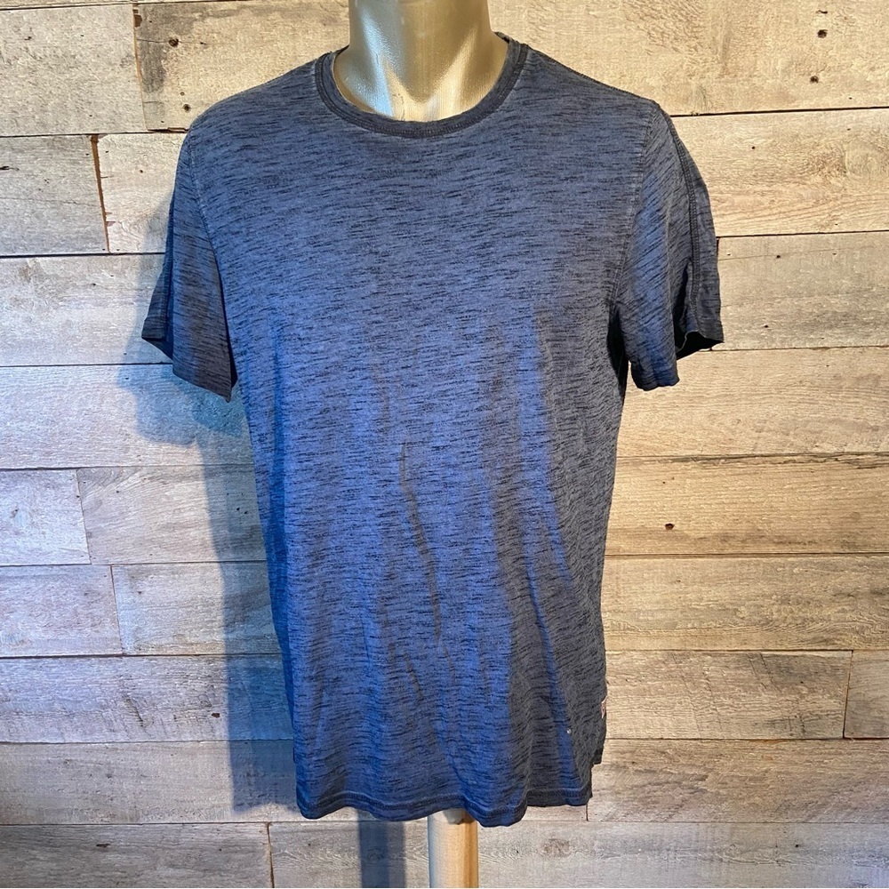 💥5/$25 Guess men’s blue t-shirt in size medium